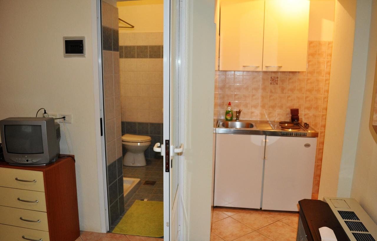 Tri Srca Apartments & Rooms Funtana Εξωτερικό φωτογραφία